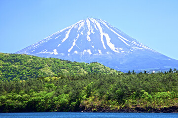 Fototapeta premium japan, saiko, lake, fuji, fujisan, mount, lakes, five, yamanashi, japanese, capped, snow, mountain, line of boats, water, sky, boats, vacation, lake, landscape, no people, holiday, mt, volcano, prefec