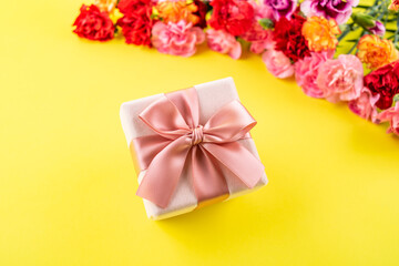 Fototapeta na wymiar Exquisite gift box and carnation flowers
