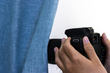 盗撮をする男性のイメージ