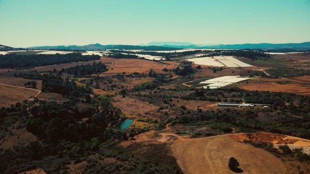 Vista a&eacute;rea de las casas verdes de bayas en Tapalpa, campo agr&iacute;cola de Jalisco M&eacute;xico