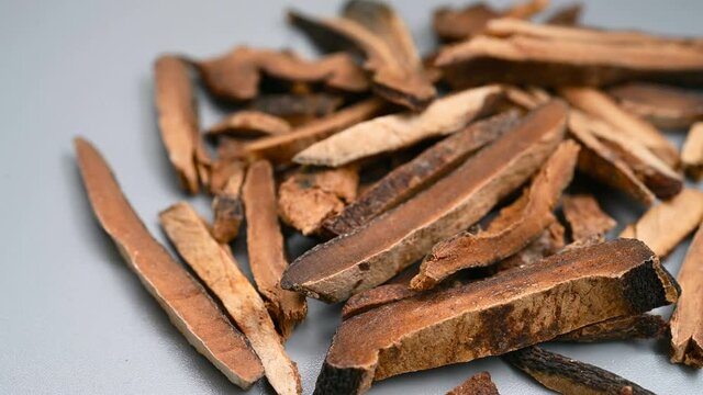 side angle pan view herb HuaJuHong or Citri Grandis Exocarpium or Tomentose Pummelo Peel