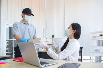 Fototapeta premium delivery service in covid 19 situation with surgical mask