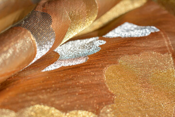 古い絹織物、帯、金糸、銀糸、和柄、光、和風背景素材