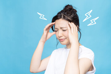 頭痛の女性