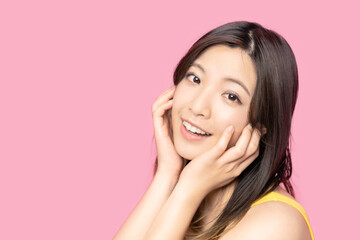 Fototapeta premium 美容イメージ スキンケア ピンク背景