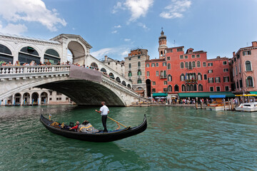 Gondola on the Canal Grande, Venice, heading to the Rialto bridge - obrazy, fototapety, plakaty