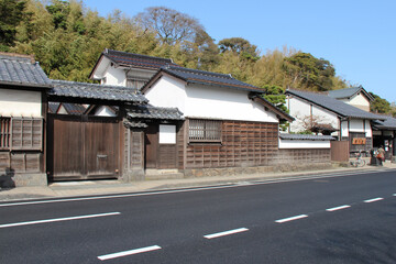 Fototapeta na wymiar street and ancient houses in matsue (japan)