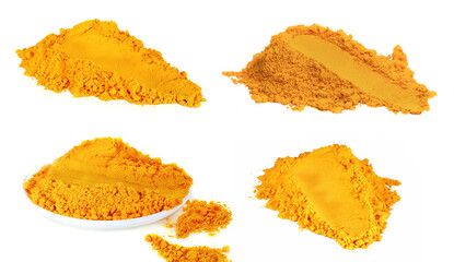Naklejka premium Turmeric powder isolated on white background