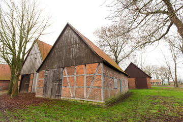 Obraz premium Alte Scheune mit Fachwerk