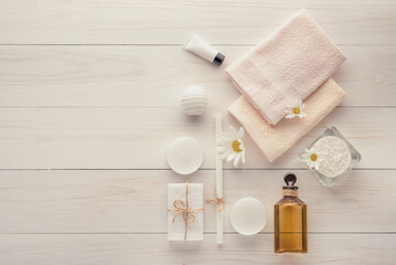 Obraz na płótnie Canvas spa accessories on a white wooden table