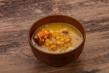 Pea soup with smoked ribs