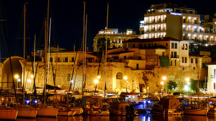 Fototapeta na wymiar Heraclion harbour by night