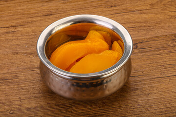 Sweet mango slices in syrop