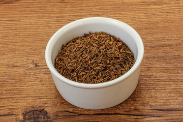 Dry zeera seeds in the bowl
