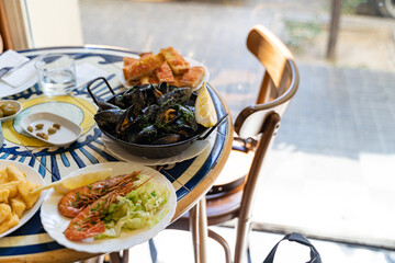 Seafood and fish dishes of clams, shells, mussels and shrimps deep-fried and raw