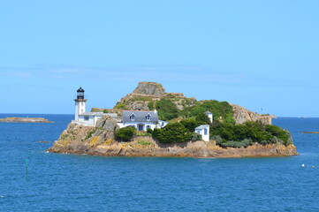 Station balnéaire et touristique de la baie de Morlaix en Bretagne, Finistère, France