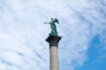 Jubiläumssäule, Jubilee Column on the Schlossplatz Park in the City Center of Stuttgart towards the Koenigsbau Passagen a historic building which hosts a large shopping mall with street cafes, shops a