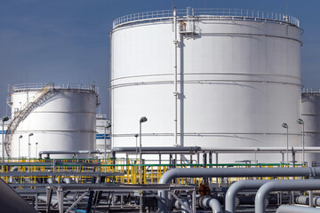 Tanks and pipelines at the oil product storage terminal