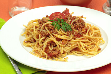 assiette de spaghettis sauce bolognaise