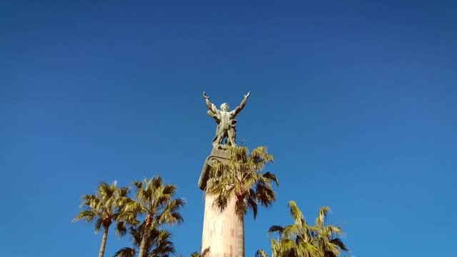 Pan around Puerto Banus La Victoria Statue