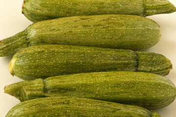 5 little zucchini