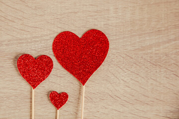 Plakat Red hearts shape on wooden table with copy space