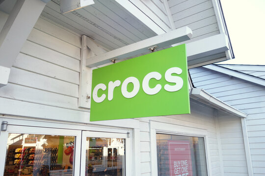 croc store broadway at the beach