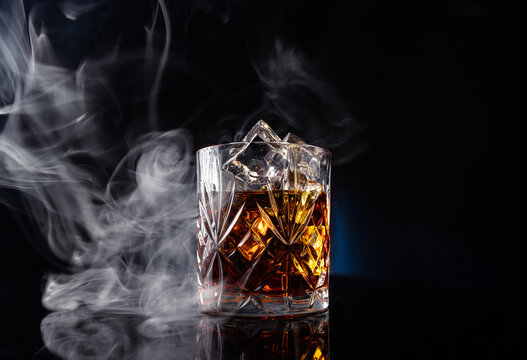 WHISKY E FUMO