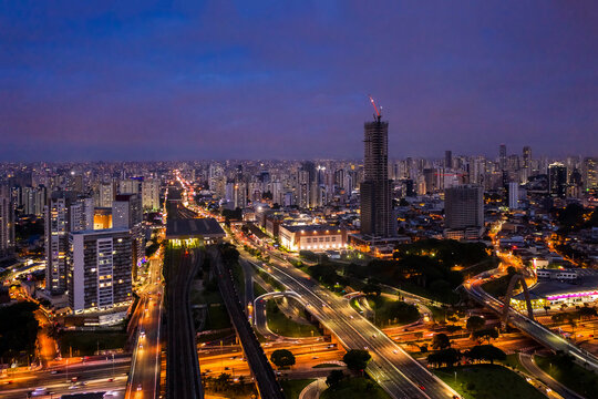 entrance to the Tatuap&eacute; neighborhood, night, S&atilde;o Paulo, Brazil, seen from above