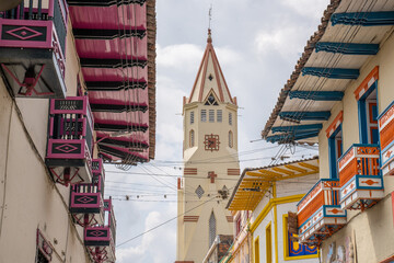 Iglesia de la inmaculada Concepción con techos coloniales en el pueblo de Santuario, Risaralda,...