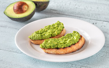 Guacamole toasts