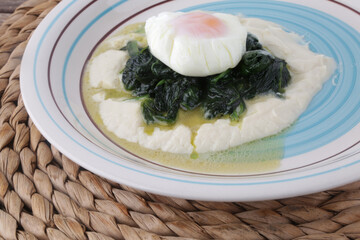 potatoes pure with espinach and boiled egg as low carb ketto diet