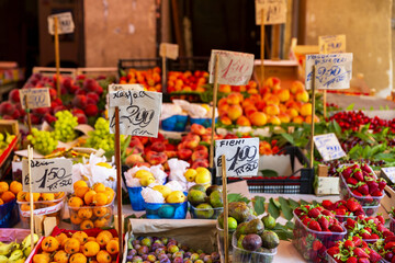 Obraz premium Il Capo market in Palermo, Sicily. This is one of several popular street markets in Palermo.