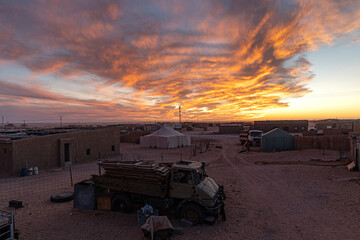tramonto sul campo profughi