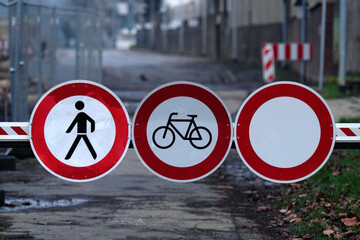 Verkehrszeichen Verbot Für Fahrzeuge Aller Art Mit Zusatzschild Hochwasser  In Niederwerth Am Rhein Im Februar 2020 Stockfoto Sticker-Westwind