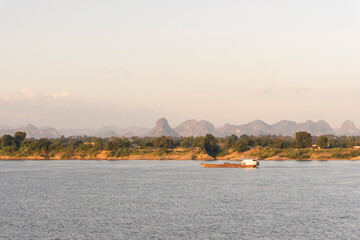 Naklejka premium Mekong river and bluesky. Nakhon phanom, thailand
