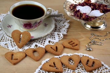 I love you - cookie note, heart shape cookies with love  confession, coffee cup, Valentines image vintage style, wyznanie miłości przy kawie, prezent