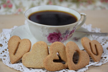I love you - cookie note, heart shape cookies with love  confession, coffee cup, Valentines image vintage style, wyznanie miłości przy porannej kawie