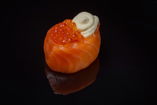 Salmon Sashimi Red Caviar Ikura. Guncan ikura