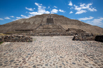 Fototapeta na wymiar Landmark Teotihuacan pyramids complex located in Mexican Highlands and Mexico Valley close to Mexico City.