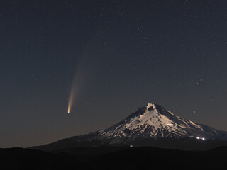Neowise Over Mount Hood © kevin