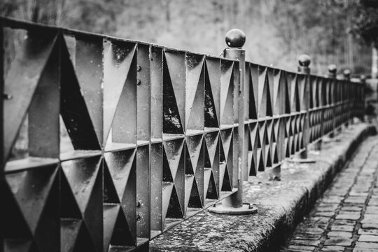 Un garde-corps le long de l'Ourthe &agrave; Durbuy