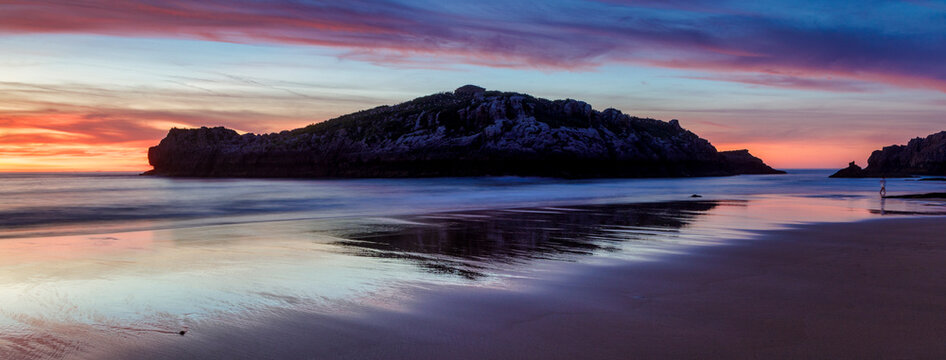 Sunset from Ris beach, in Noja, Cantabria, Spain.