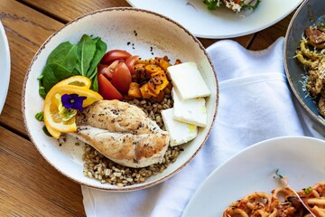 grilled chicken breasts with vegetables