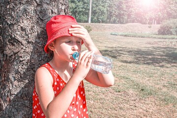Drink water in sunny weather. child and clean water