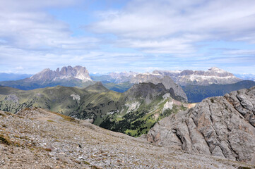 Górska panorama z rejonu Sella w Dolomitach, Włochy - obrazy, fototapety, plakaty