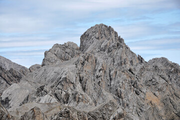 Górski szczyt w Dolomitach, Włochy - obrazy, fototapety, plakaty