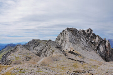 Widok z górskiego szlaku w rejonie Sella, Dolomity