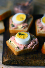 Sandwiches with cod caviar, butter and egg. Healthy high-calorie breakfast. The keto diet.