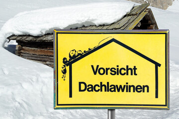 Sign with text: Caution roof avalanches - Vorsicht Dachlawinen